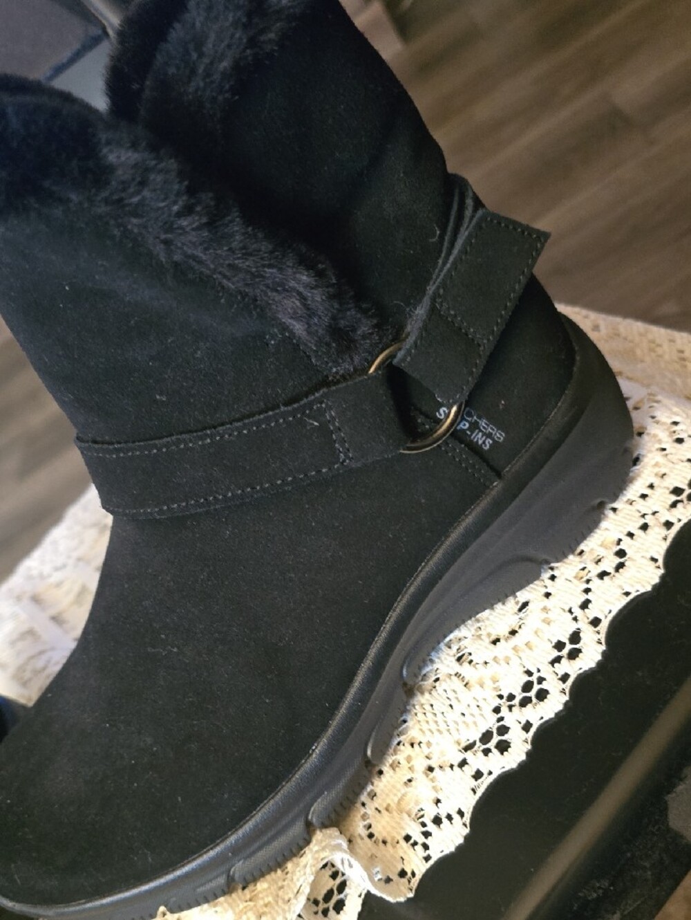 Skechers Women's Black Faux-Fur Cuff Winter Ankle  Hands Free Slip In Boots - Picture 4 of 6